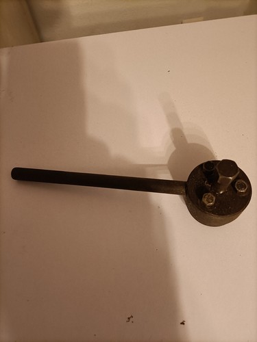 Outils arrache volant var - volant,